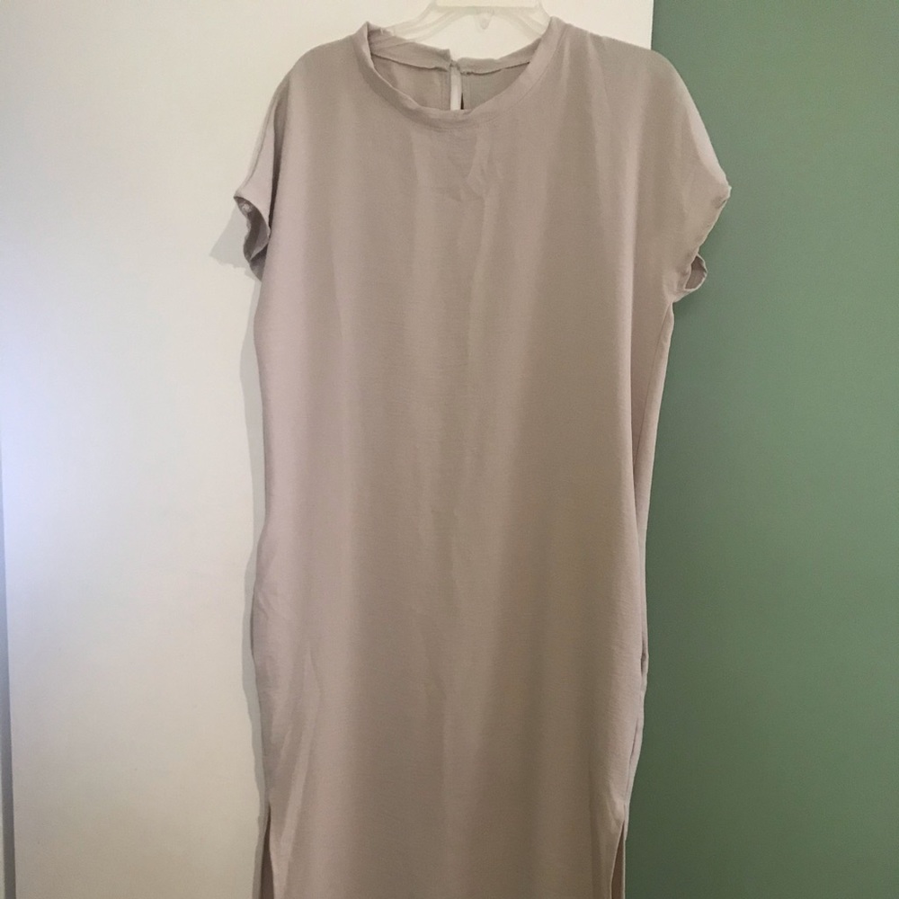 Dress with Slits and Pockets